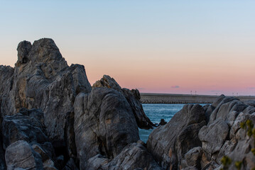 해질녘 해안 풍경