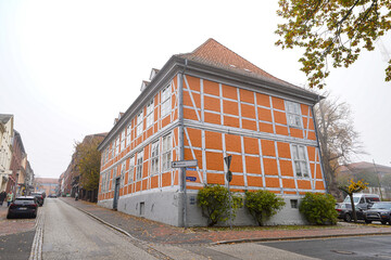 Ratzeburg in Schleswig-Holstein Domhof Altstadt Dom See Nebel Herbst Hafen Gebäude Backstein