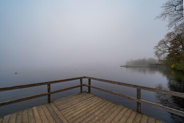 Ratzeburg in Schleswig-Holstein Domhof Altstadt Dom See Nebel Herbst Hafen Gebäude Backstein