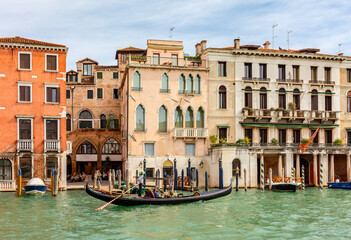 Obraz premium Gondola on Grand canal and architecture of Cannaregio sestiere, Venice, Italy
