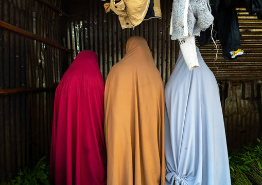 Muslim women praying in the khat market, Harari Region, Awaday, Ethiopia