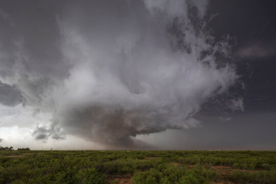 Wrapping RFD on the SE side of the Hook on a Tornado-Warned Supercell