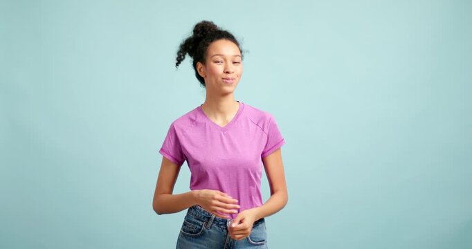 Sarcastic woman applauding with a condescending smile