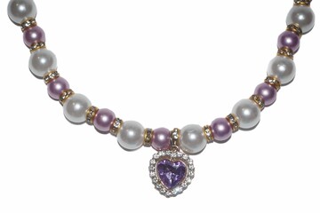 Fototapeta premium Premium dog jewelry necklace made with pearl beads and crystal heart pendant. Fashionable elastic dog necklace for small dogs, perfect for luxury pet brands, gifts, and boutique collections.