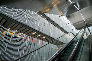 Fototapeta premium Contemporary Mall Interior with Escalator and Geometric Architecture