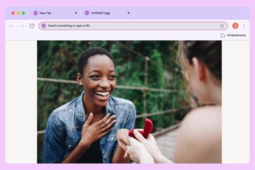 Desktop Frame of an american woman purpose to african woman