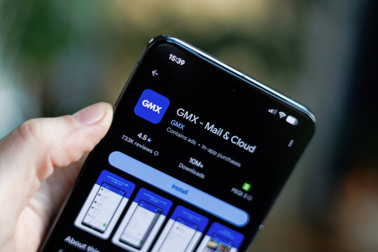 Phone in hand displaying GMX Mail and Cloud app on Google Play Store