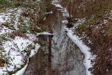 Winterlicher Bachlauf