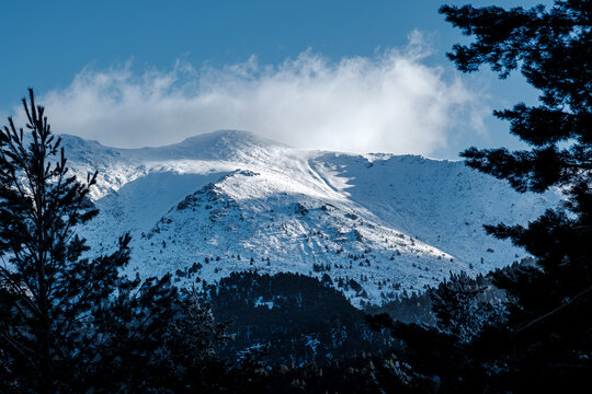 A high-dynamic-range (HDR) shot focusing on the snowy textures and rugged ridges of the Pe&ntilde;alara summit in the Sierra de Guadarrama