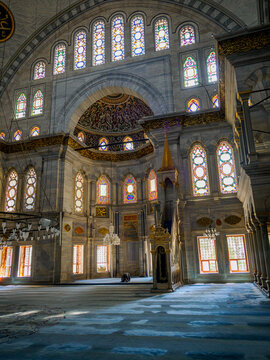 Interior Nuruosmaniye Mosque, Istanbul, Turkey