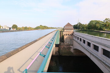 Blick auf das gr&ouml;&szlig;te Doppel-Wasserstra&szlig;enkreuz der Welt bei Minden in Nordrhein-Westfalen	