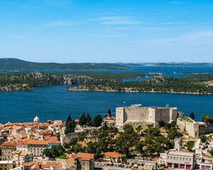 Fototapeta premium A wide shot of the historic stone fortress on the hill above the city of Šibenik with the sea in the background