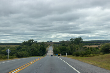 Carretera en d&iacute;a nublado