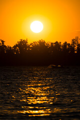 atardecer en el río 2