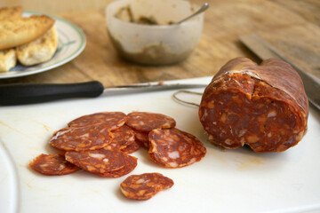 artisanal spicy salami slices for affordable gourmet home dining