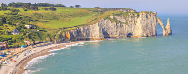 Falaises et plage d'&Eacute;tretat, Normandie, France 