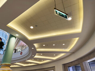 Naklejka premium Elegant indoor Trafford Centre mall interior with curved ceiling lighting in Manchester UK
