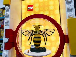 Naklejka premium Lego bee sculpture on bright yellow display at Lego store in Manchester UK