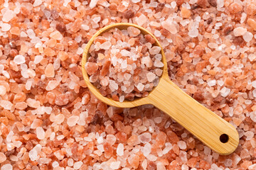 Himalayan pink crystals - Pure coarse salt in a spoon