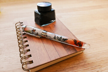 万年筆とインクとメモ帳