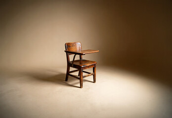 책걸상, 학교의자, 책상과 의자, 학교, 학교책상, 옛날 학교책상, 골동품, 옛것, 오래된, 추억, 빈티지, 초등학교, 국민학교 책상, 앉다, 배우다, 학생