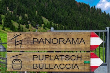 Wooden sign points toward &ldquo;Panorama&rdquo; and &ldquo;Puflatsch Bullaccia&rdquo; viewpoints in South Tyrol, Italy