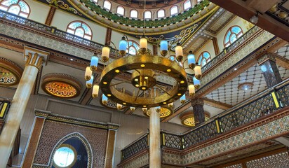 Fototapeta premium Majestic Mosque Interior with Grand Golden Chandelier and Islamic Architecture