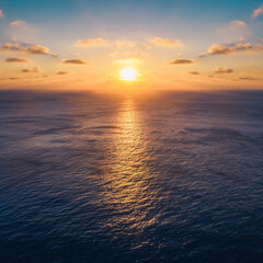 Obraz premium Golden sunset over calm ocean horizon