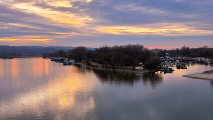 Obraz premium colorful sky at the sunset over the Danube river in Novi Sad reflected on the water surface