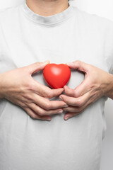 Zawał serca, b&oacute;l w klatce piersiowej spowodowany zawałem serca.