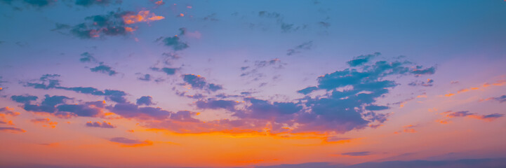 Naklejka premium Sunset Sunrise Sky Background. Natural Bright Dramatic Sky In Sunset Dawn Sunrise. Yellow And Pink Colors