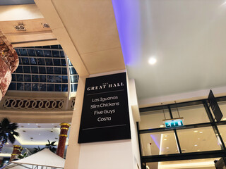 Naklejka premium The Great Hall at Manchester Mall featuring Las Iguanas Slim Chickens Five Guys Costa restaurants
