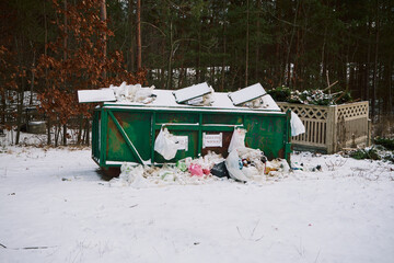 kontener na śmieci,zima  © Marcin Łazarczyk