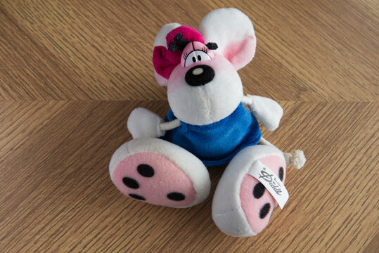 Original Diddl plush toy, the mouse created by Thomas Goletz corresponds to Diddlina