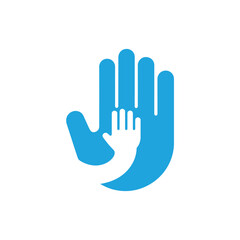 Obraz premium A large blue hand protecting a smaller hand symbolizing care and support