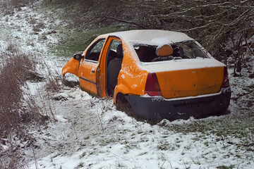 Abandoned yellow car in winter