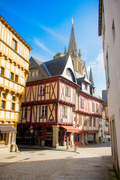 Maisons &agrave; colombages du centre-ville historique de Vannes, dans le Morbihan en Bretagne
