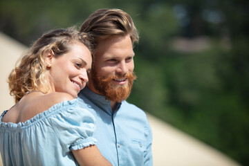 Obraz premium happy couple on a dune