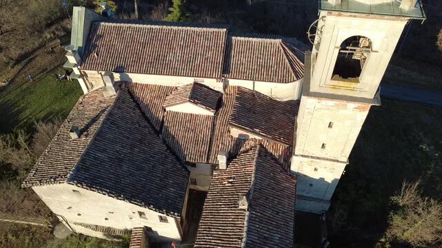 La chiesa di Sarizzola . Costa Vescovado - Alessandria - Colli Tortonesi - Piemonte - Italia