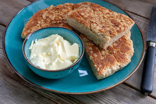 Homemade Bannock - traditional Scottish, Irish holiday oatmeal flatbread