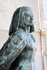 Discovering the beauty of Nantes in summer with a historic statue of Anne Duchess of Brittany