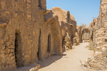 stare kamienne magazyny żywności w Tunezji © witan