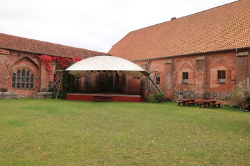Blick auf Kloster Rehna in Mecklenburg-Vorpommern