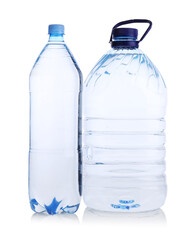 Naklejka premium Water bottles of different sizes isolated on white