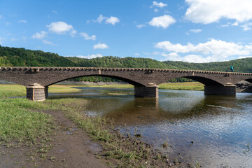 Alte Aseler Br&uuml;cke am Edersee bei Niedrigwasser