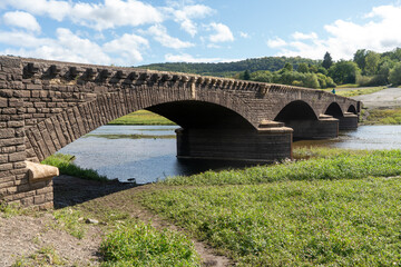 Alte Aseler Br&uuml;cke am Edersee bei Niedrigwasser