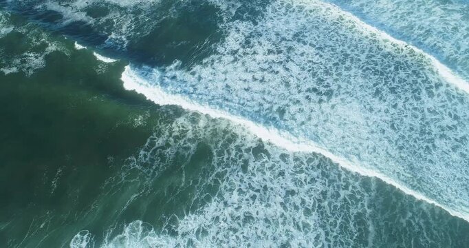 Diagonal waves breaking in the sea the concept of constant motion and energy