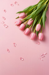 春のバナーや縦型広告に合うピンクチューリップ花束のトップビュー背景デザイン. 生成AI
