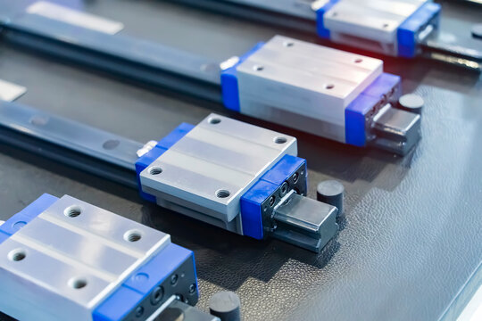 precision linear ball bearing and guide way support of machine for industrial work