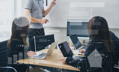 オフィスでのプレゼンテーションと会議の風景　ビジネスミーティングのコンセプトイメージ